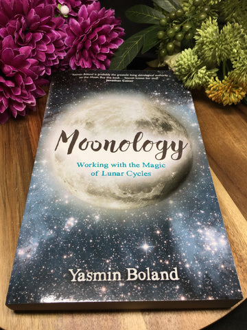 Moonology: Working with the Magic of Lunar Cycles - Yasmin Boland